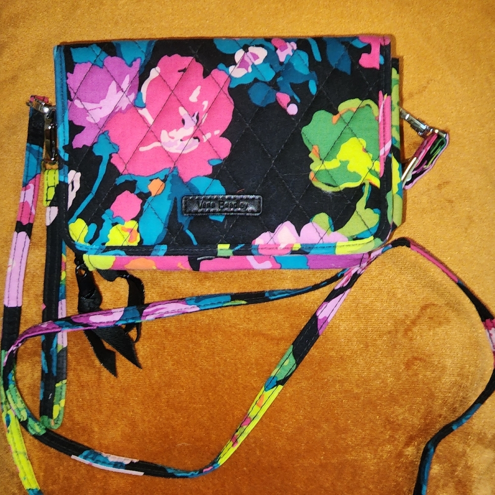 Vera Bradley Hilo Meadow All in 1 RFID Crossbody Phone case Wristlet